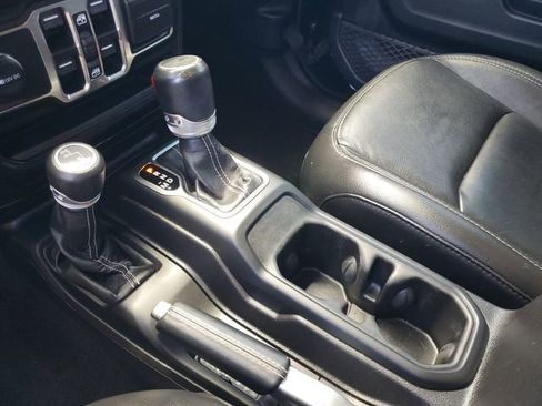 Used 2020 Jeep Wrangler Unlimited Sahara AWD/4WD image 21