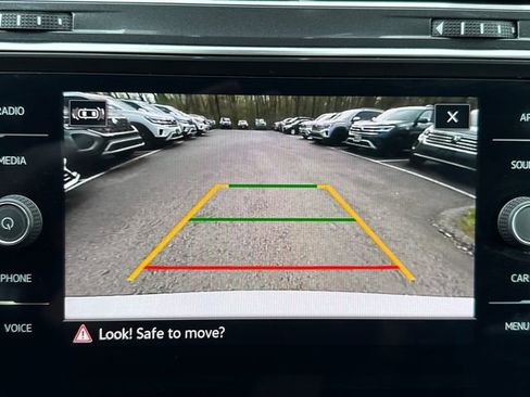 Used 2023 Volkswagen Tiguan SE image 19