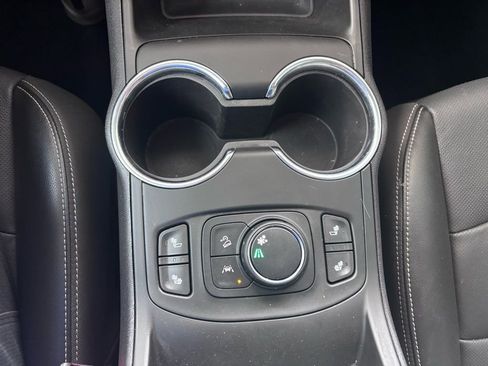 Used 2022 GMC Terrain SLT image 23