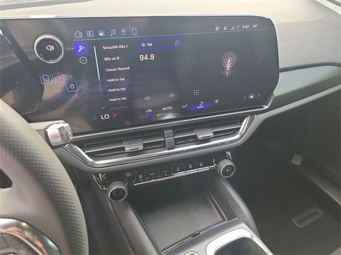 New 2026 Chevrolet Equinox EV LT image 29