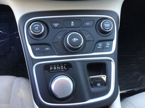 Used 2016 Chrysler 200 Limited image 20