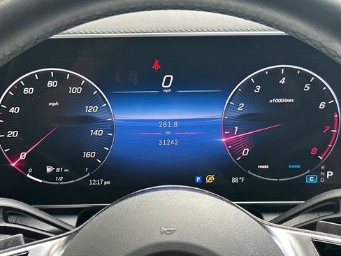 Used 2024 Mercedes-Benz GLC 300 4MATIC image 24