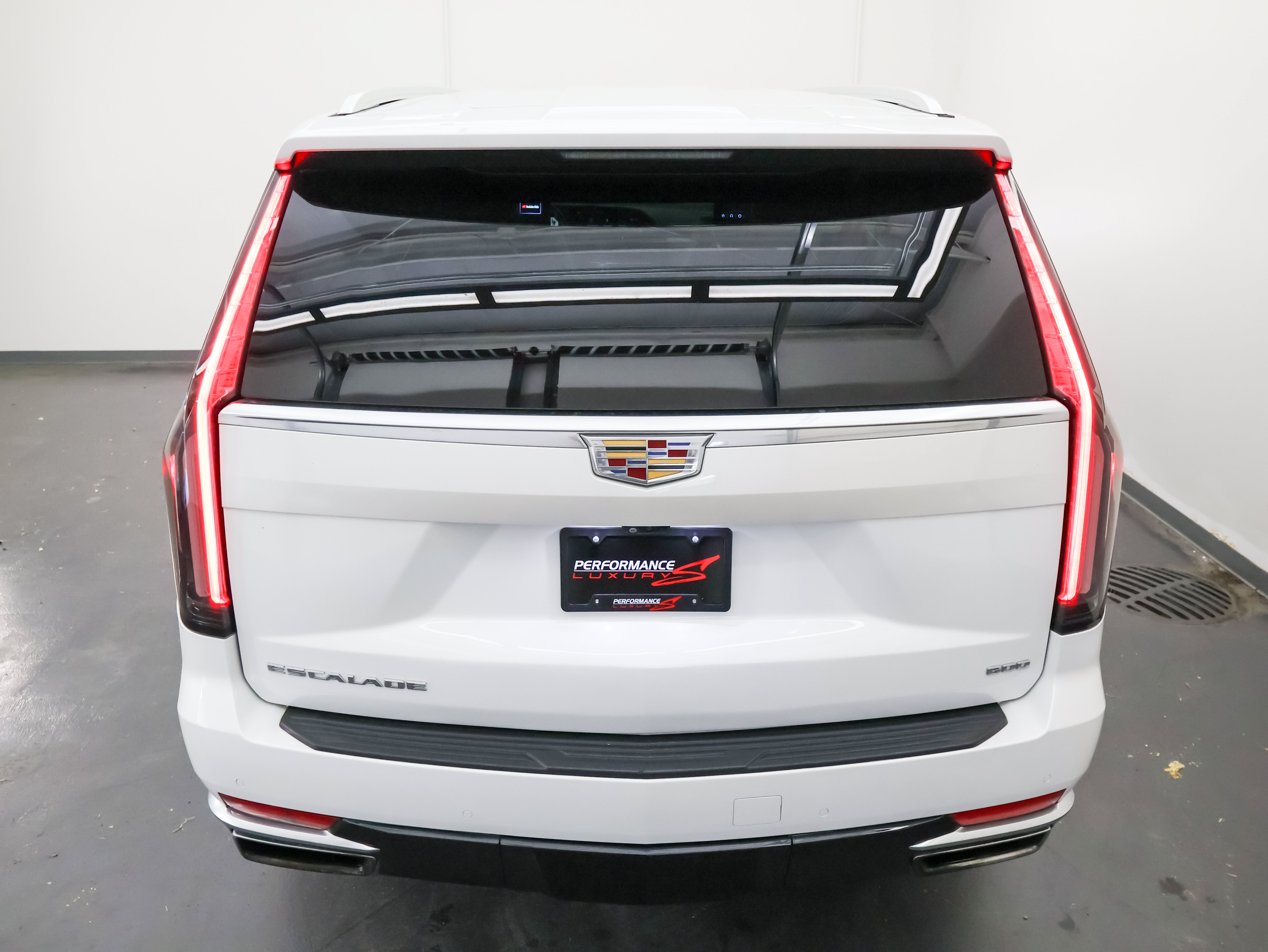 Used 2024 Cadillac Escalade Premium Luxury w/ Performance Package AWD/4WD image 10