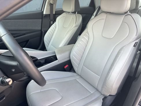 Used 2025 Hyundai Elantra Limited image 16