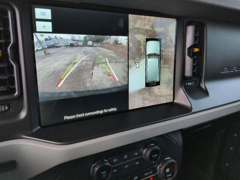 Used 2023 Ford Bronco Badlands image 26