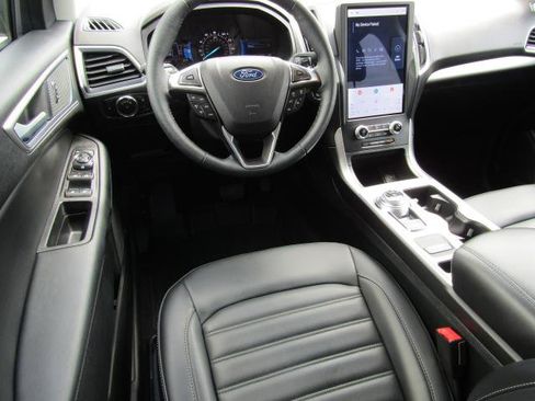 Used 2024 Ford Edge SEL w/ Convenience Package AWD/4WD image 2