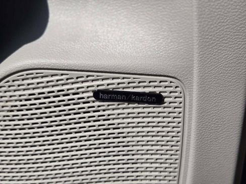 Used 2022 Chrysler Pacifica Limited image 38