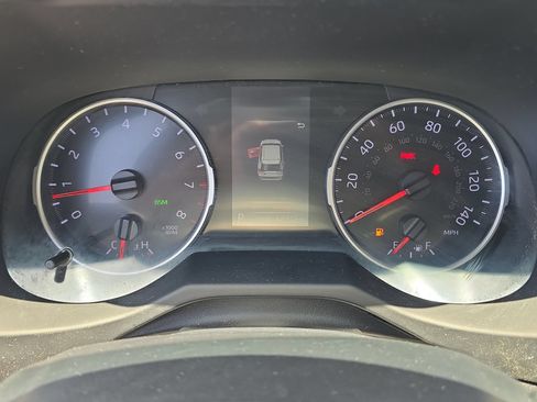 Used 2021 Toyota RAV4 XLE w/ Convenience Package FWD image 24