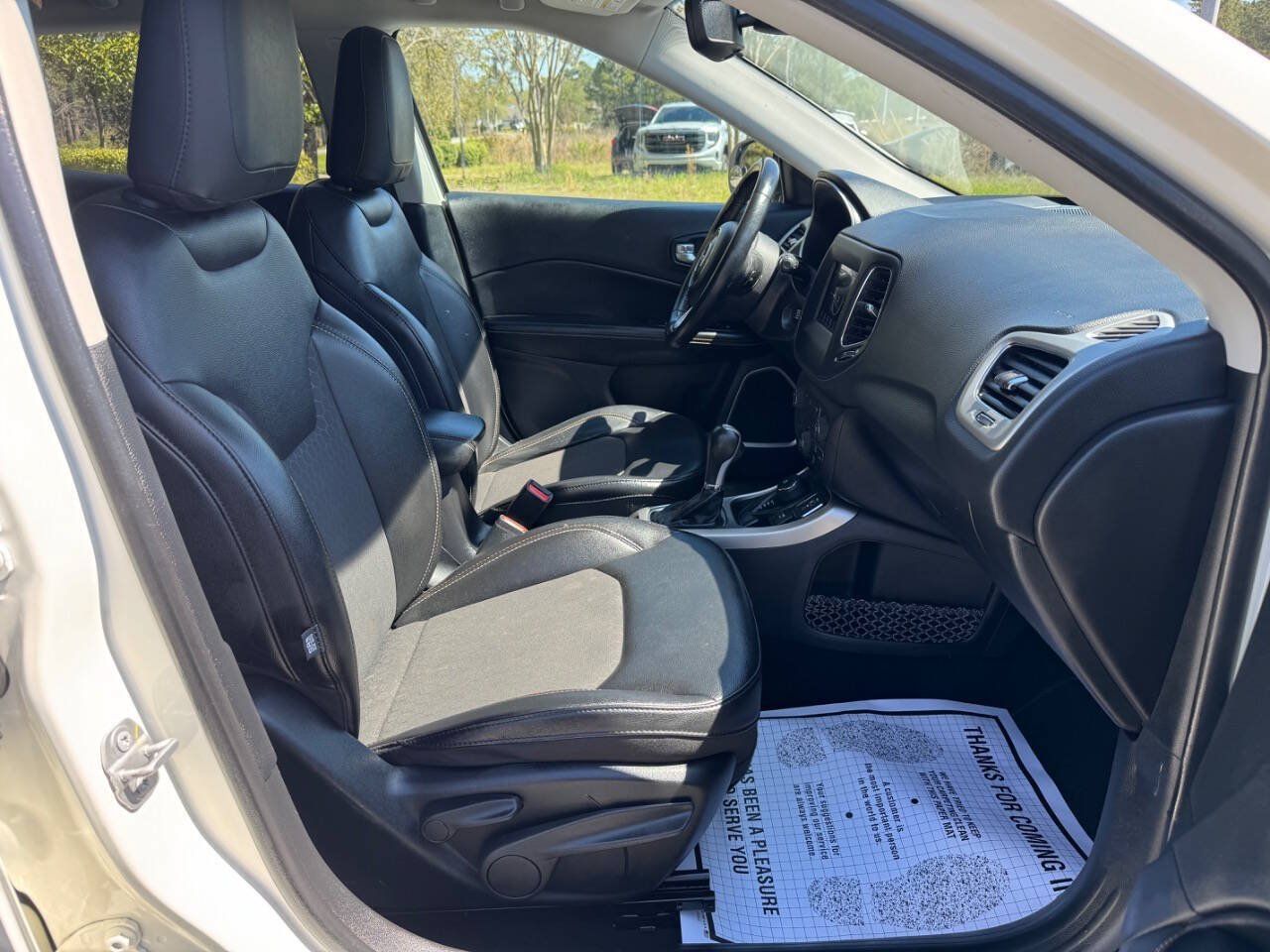 Used 2019 Jeep Compass Latitude AWD/4WD image 17