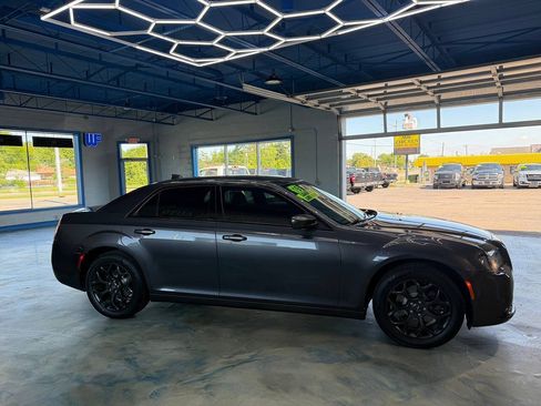 Used 2019 Chrysler 300 S AWD/4WD image 12