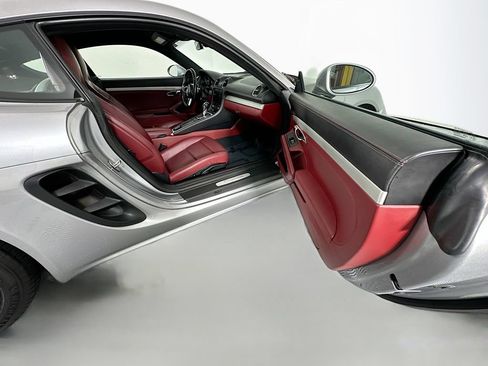 Used 2019 Porsche 718 Cayman RWD image 22
