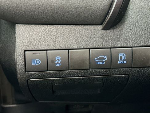 Used 2019 Toyota Camry XSE FWD image 17