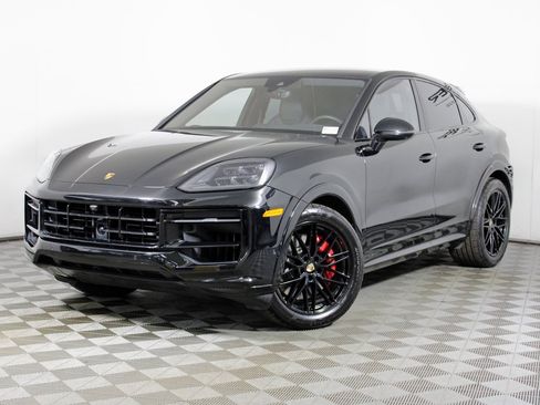 Used 2024 Porsche Cayenne S image 1