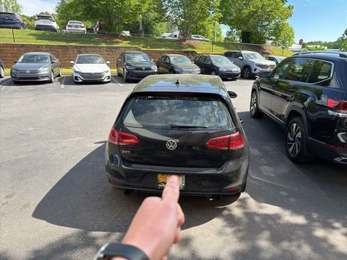 Used 2017 Volkswagen GTI SE image 5