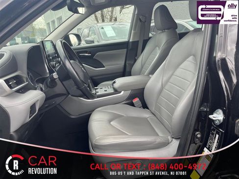 Used 2021 Toyota Highlander XLE FWD image 9