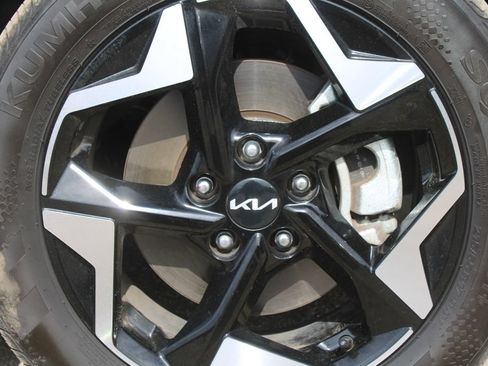 Certified 2025 Kia Seltos EX w/ EX Sunroof Package AWD/4WD image 18