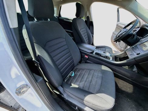 Used 2019 Ford Fusion SE FWD image 31