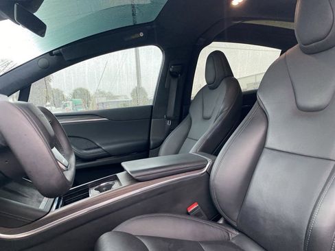 Used 2023 Tesla Model X image 9