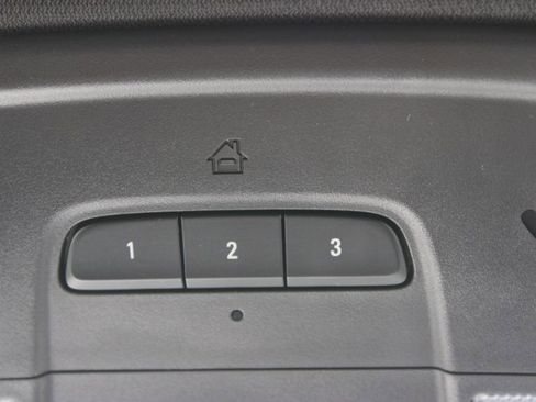 Used 2022 Chevrolet Traverse RS image 49