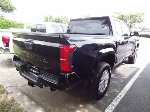 Used 2025 Toyota Tacoma SR5 AWD/4WD image 4