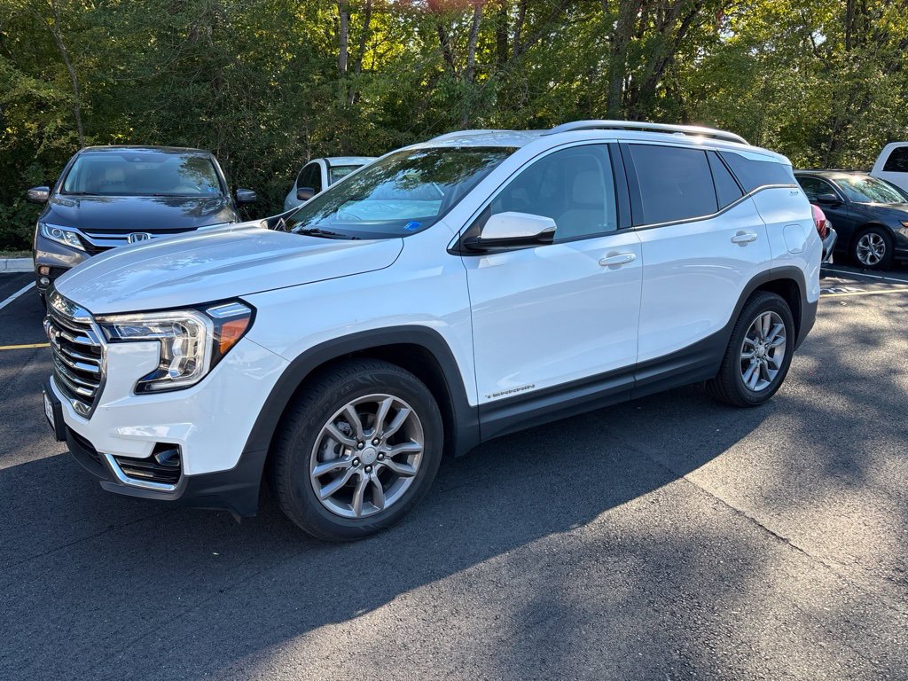 Used 2023 GMC Terrain SLT FWD image 1