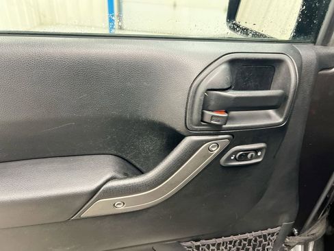 Used 2018 Jeep Wrangler Unlimited Sport S AWD/4WD image 18