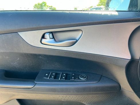 Used 2020 Kia Forte LXS FWD image 19