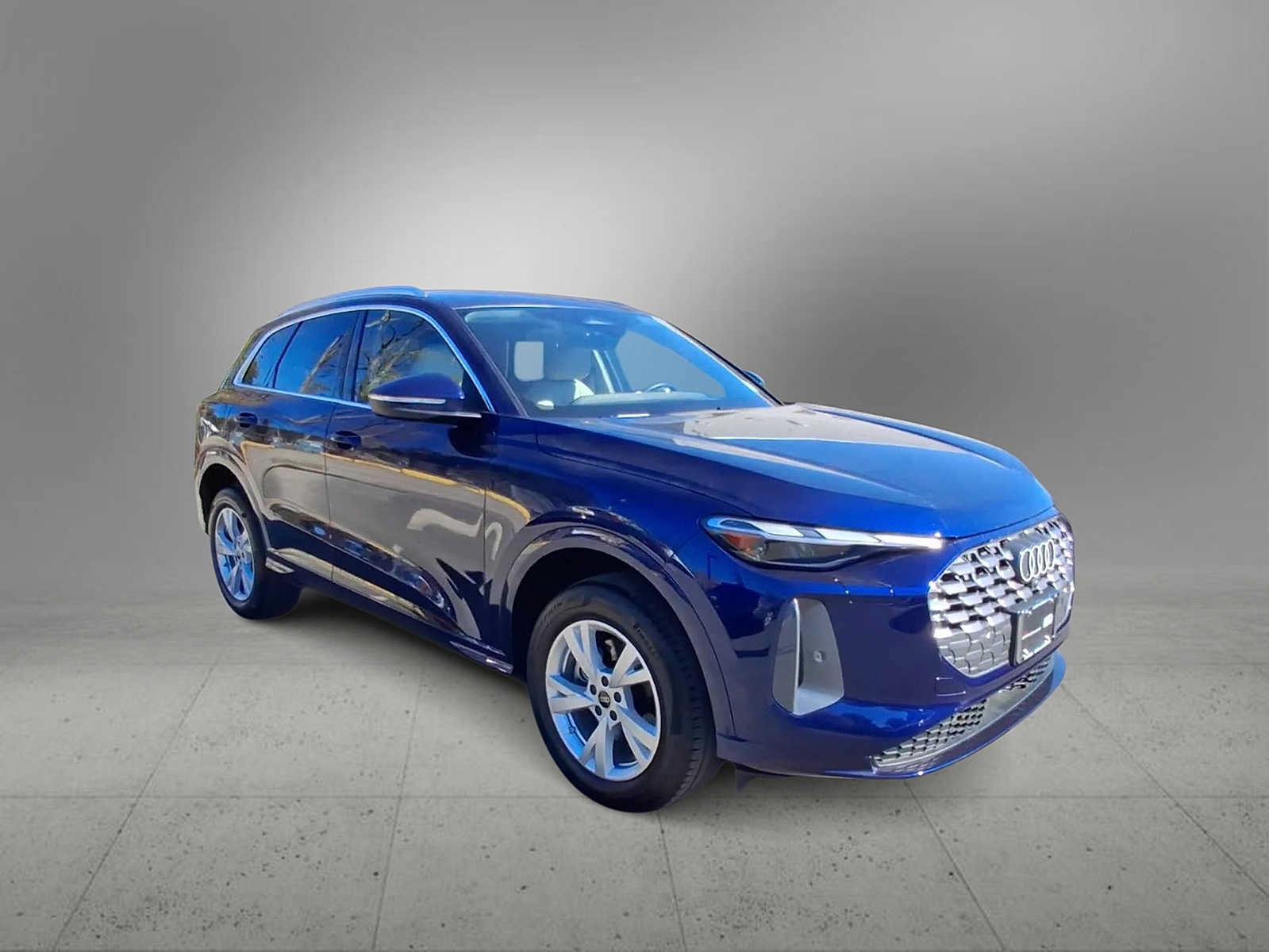 Used 2025 Audi Q5 Premium AWD/4WD image 2