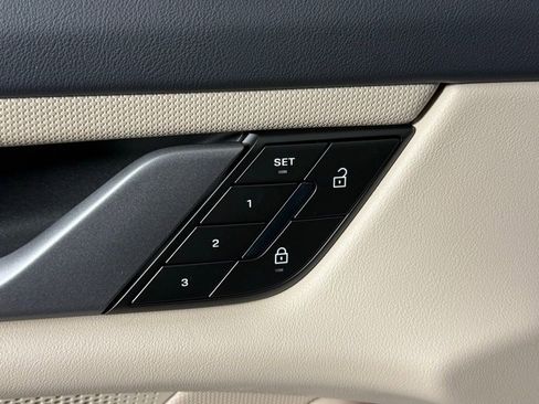 New 2026 Porsche Taycan image 28