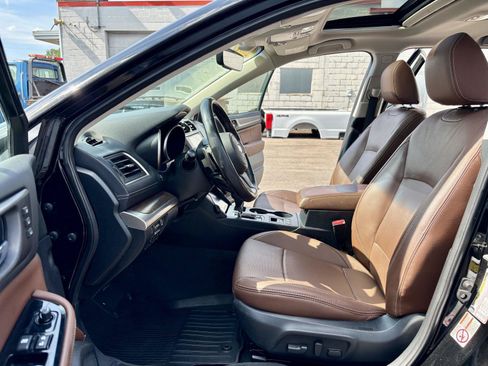 Used 2018 Subaru Outback 3.6R Touring AWD/4WD image 2