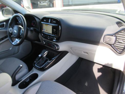 Used 2020 Kia Soul EX image 11