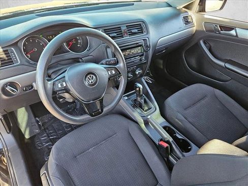 Used 2015 Volkswagen Jetta SE image 9