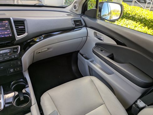 Used 2017 Honda Pilot Touring image 13