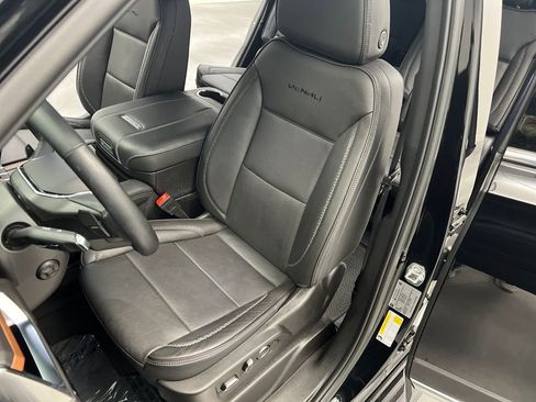 Used 2025 GMC Yukon Denali image 9