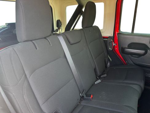 Used 2018 Jeep Wrangler Unlimited Sport S AWD/4WD image 18