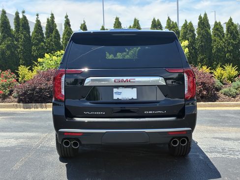 Used 2024 GMC Yukon XL Denali AWD/4WD image 8