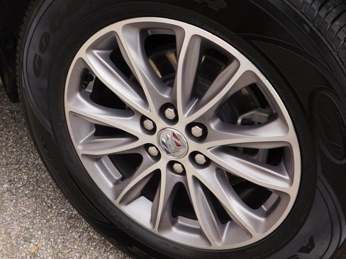 Used 2024 Buick Enclave Premium image 6