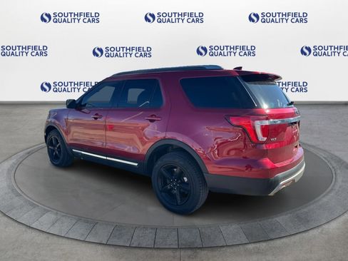 Used 2017 Ford Explorer XLT w/ Equipment Group 202A image 4