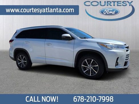 Used 2017 Toyota Highlander XLE image 1