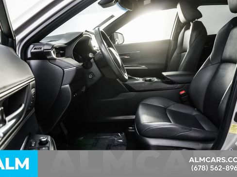 Used 2022 Toyota Venza XLE image 16