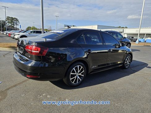 Used 2016 Volkswagen Jetta SE image 6