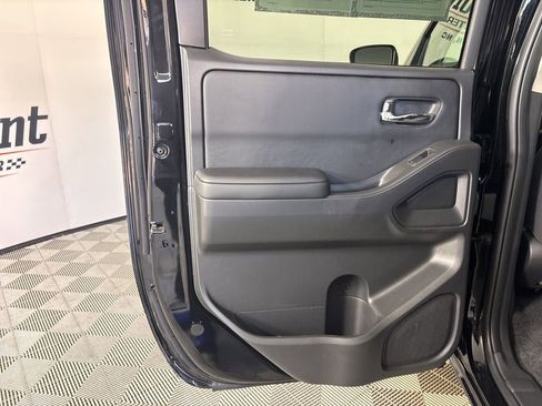 Used 2025 Nissan Frontier SV image 19