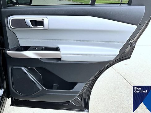 Used 2023 Ford Explorer XLT w/ Equipment Group 202A AWD/4WD image 18