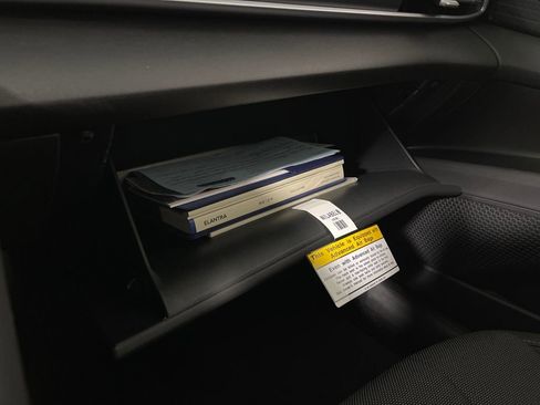 New 2026 Hyundai Elantra SE image 28