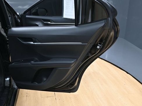 Used 2018 Toyota Camry LE FWD image 32