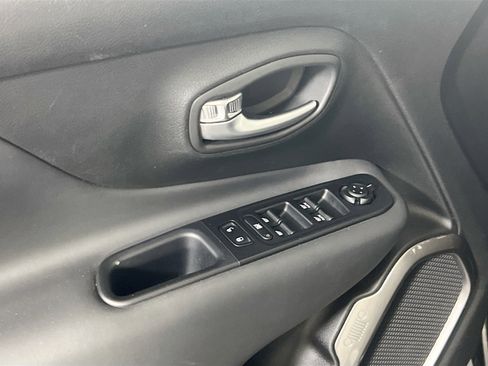 Used 2022 Jeep Renegade Latitude w/ Convenience Group image 18