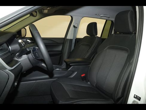 Used 2023 Jeep Grand Cherokee Laredo RWD image 21