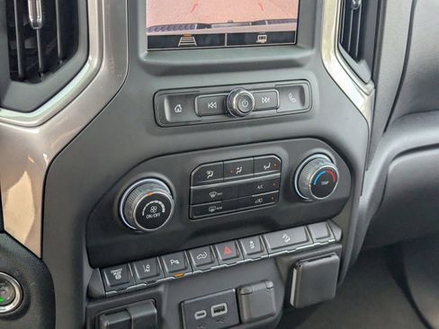 Used 2025 Chevrolet Silverado 2500 Custom w/ Custom Value Package image 29