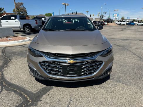 Used 2024 Chevrolet Malibu LS FWD image 2