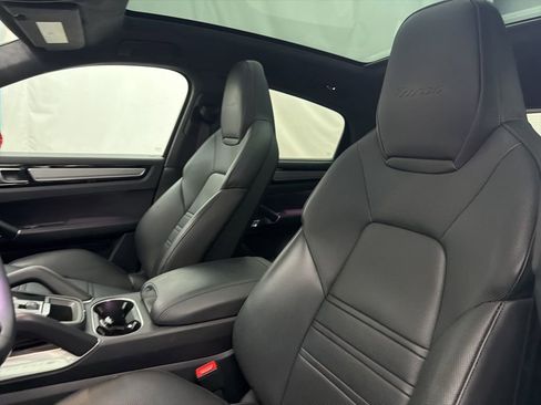 Used 2023 Porsche Cayenne Turbo image 13